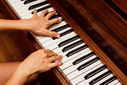 Person playing the piano skills